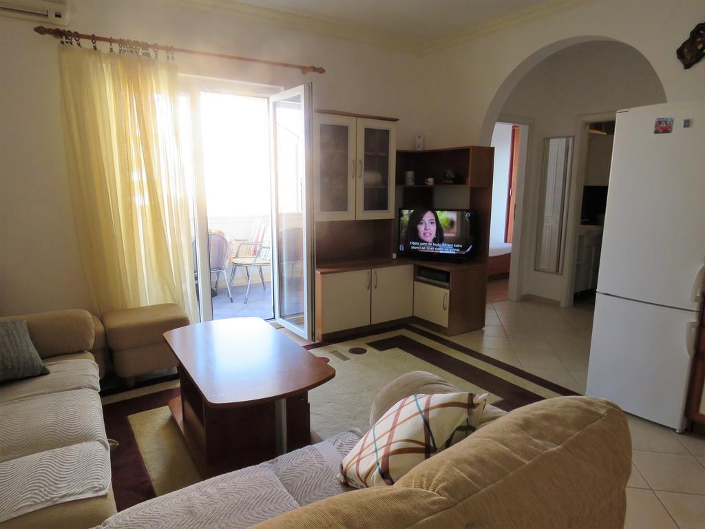 Party Apartment *